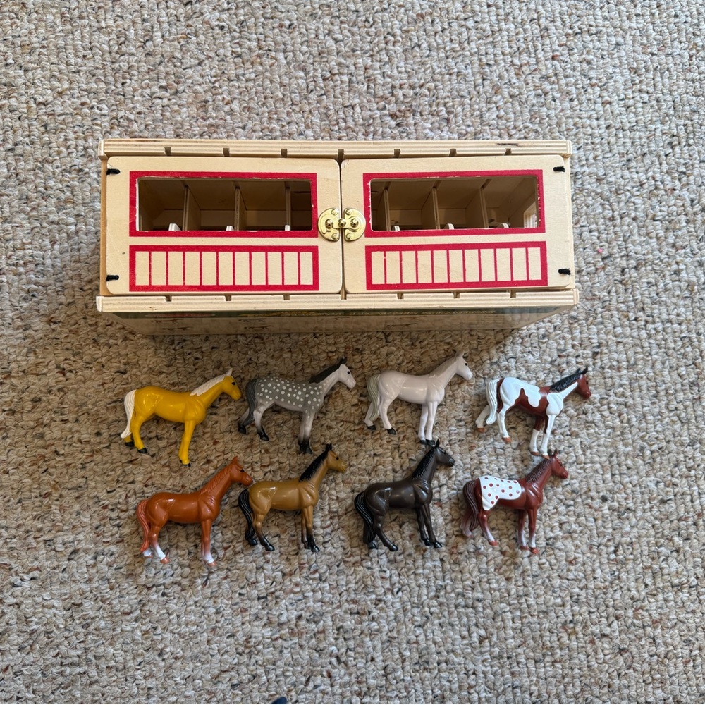 Melissa & Doug Take-Along Show-Horse Stable
